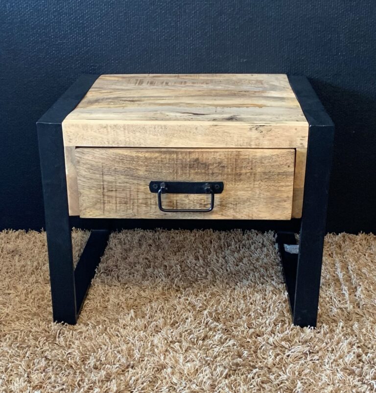 Kastje Bella Mangohout met Zwart Metalen Frame