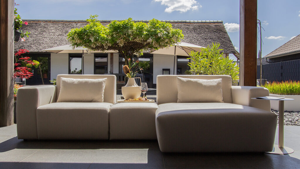 Urbansofa outdoor stoffen tuinbanken provence loungebank met hocker sunbrella natte linnen chalk 3