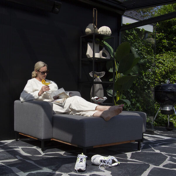 Urbansofa outdoor stoffen tuinbanken marbella daybed sunbrella natte charcoal ontspannen in de tuinkamer vierkant 2