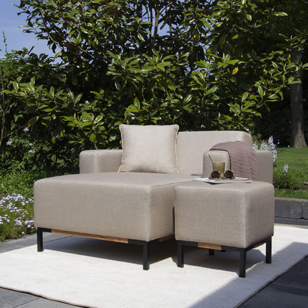 Urbansofa outdoor stoffen tuinbanken marbella daybed sunbrella savana coconut marbella hocker sunbrella savana coconut vierkant 1