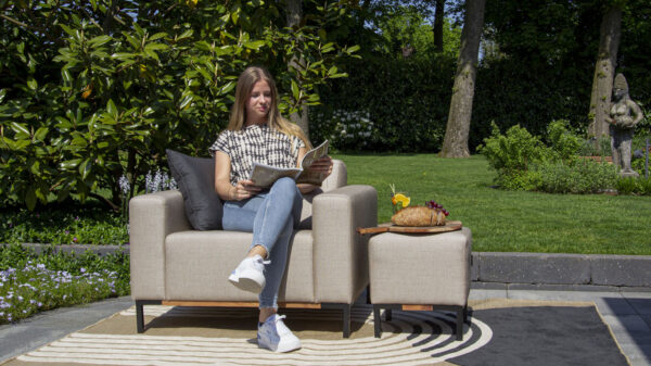 Urbansofa outdoor stoffen tuinbanken marbella fauteuil sunbrella savana coconut marbella hocker sunbrella savana coconut magazine lezen in de zon website 2