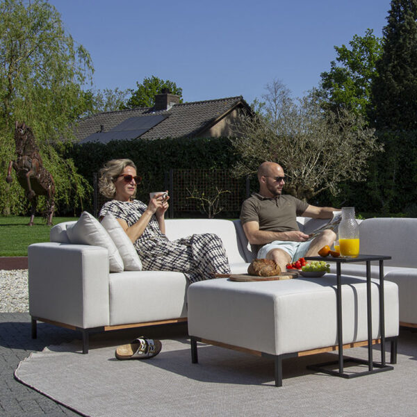 Urbansofa outdoor stoffen tuinbanken marbella hoekbank sunbrella natte linen chalk marbella hocker sunbrella natte linen chalk samen zonnen op je buitenhoekbank vierkant