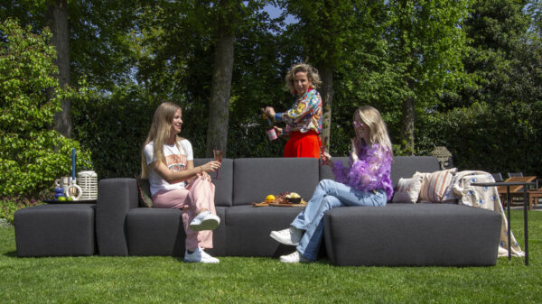 Urbansofa outdoor stoffen tuinbanken provence loungebank sunbrella natte scoty provence hocker natte scoty borrelen op je buiten loungebank