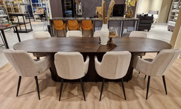 Eetkamertafel salvator walnut ovaal 300cm