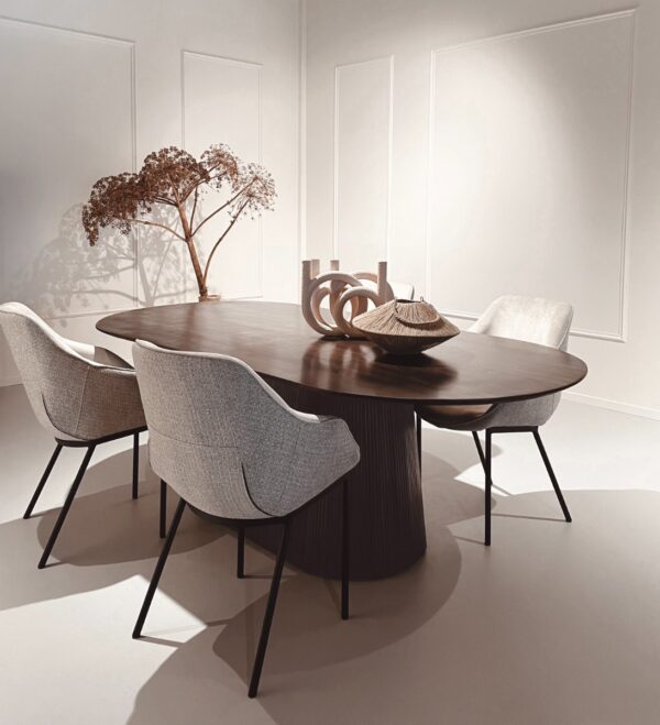 Eetkamertafel salvator walnut ovaal 230cm