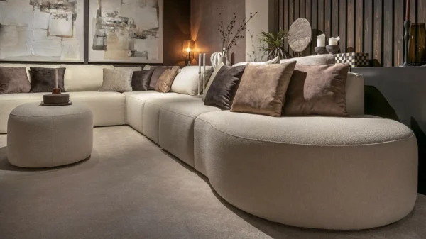 UrbanSofa Evi Hoekbank met Hocker in Manilva Nature detail ISL