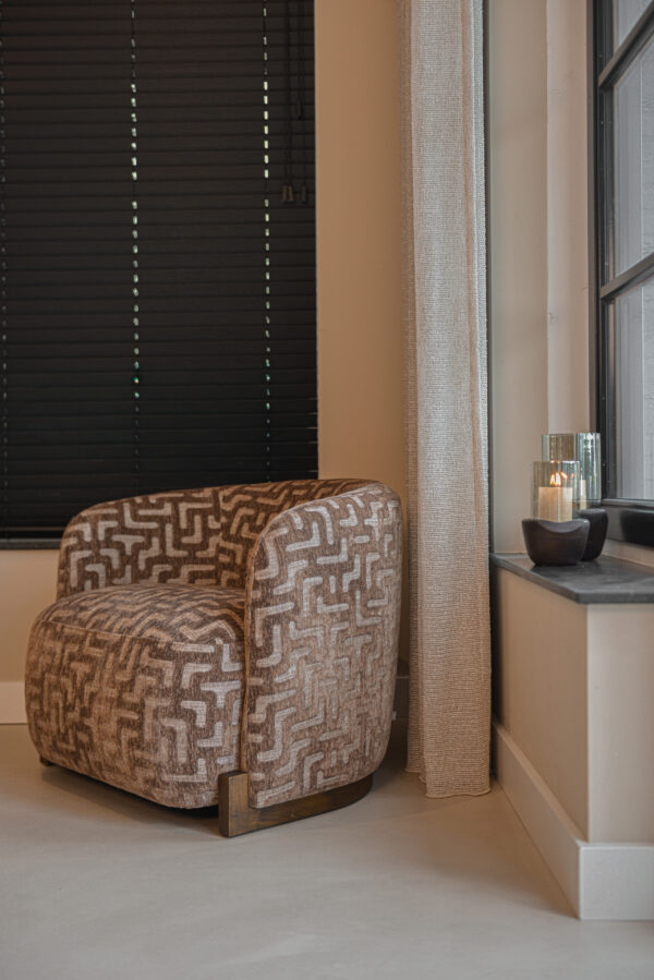 Lounge stoel Hannah brown labyrinth fire retardant