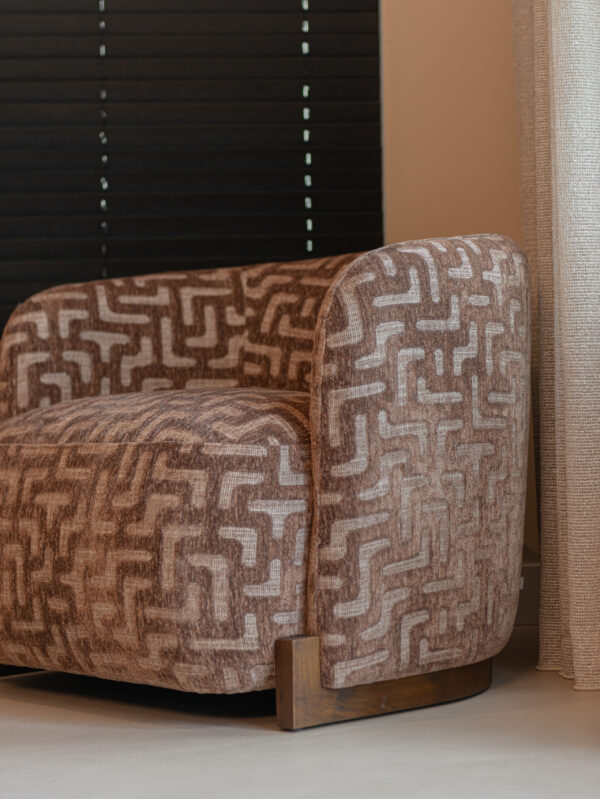 Lounge stoel Hannah brown labyrinth fire retardant