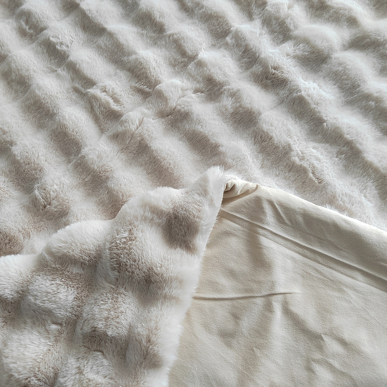 Plaid Cosy Fluff cream 200x300 - Afbeelding 2