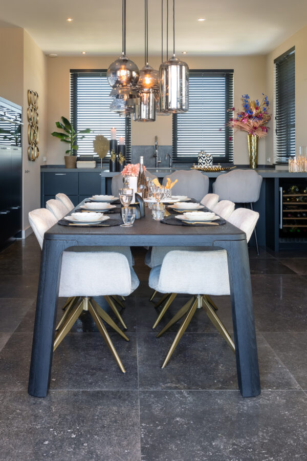 Eetkamerstoel Aline white chenille swivel fire retardant