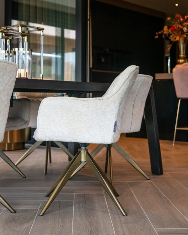 Eetkamerstoel Aline white chenille swivel fire retardant