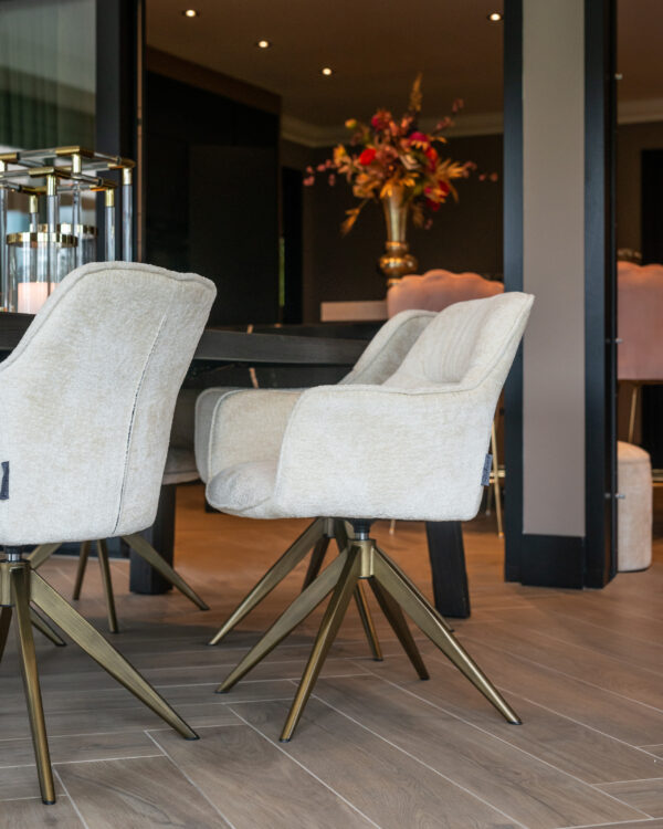 Eetkamerstoel Aline white chenille swivel fire retardant