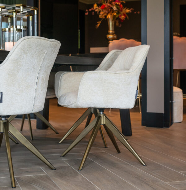 Eetkamerstoel Aline white chenille swivel fire retardant
