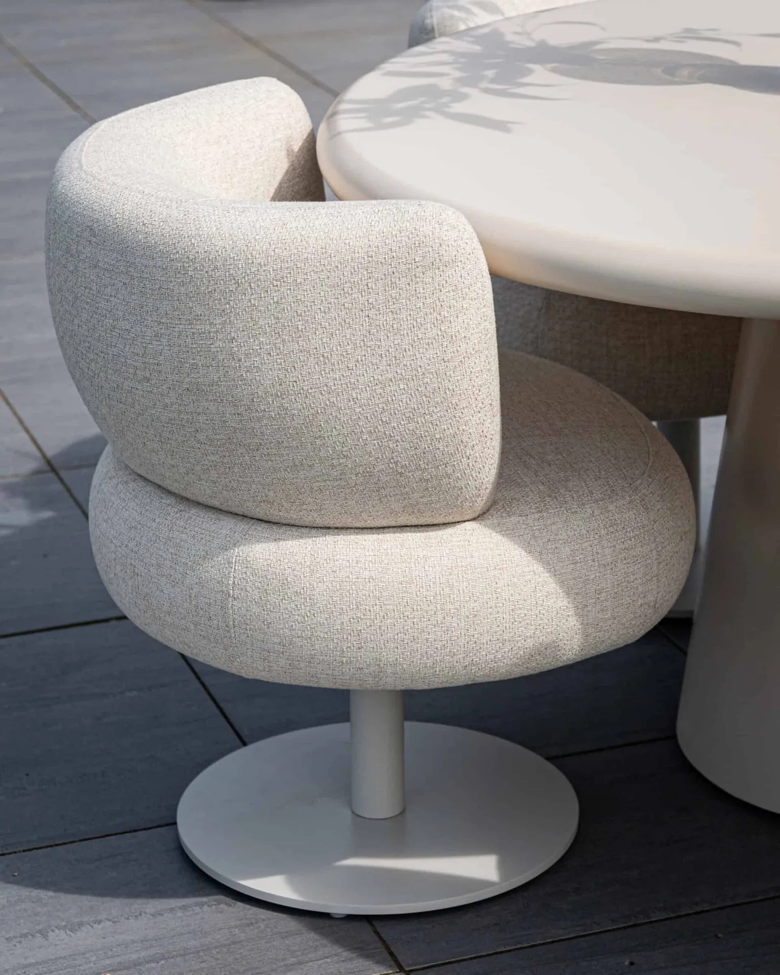 Outdoor Eettafel Urban Bloom sandstone 130Ø