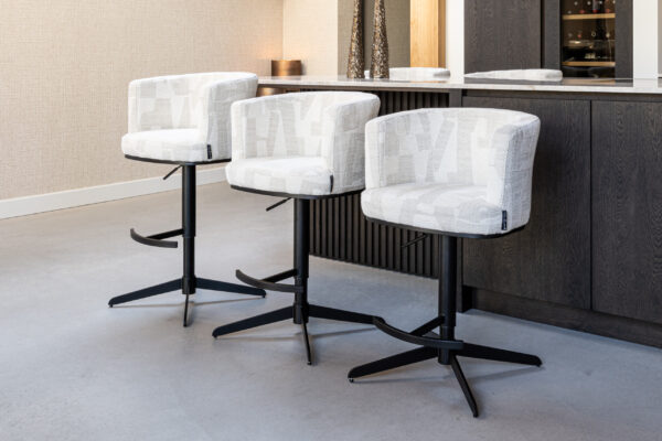 Barstoel Cheyenne beige graffic swivel