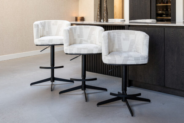 Barstoel Cheyenne beige graffic swivel